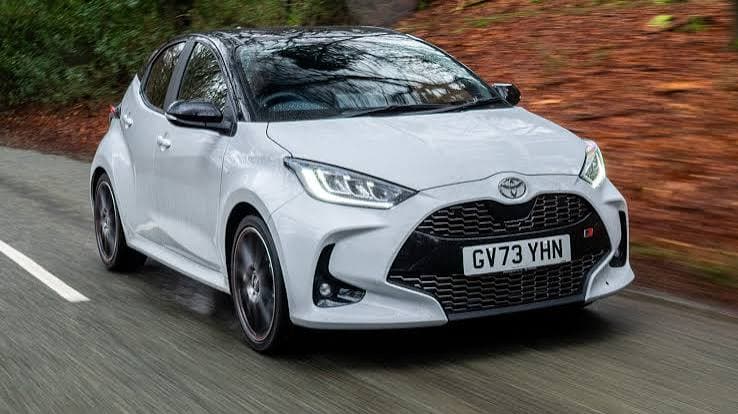 Toyota Yaris ATIV front three-quarter view